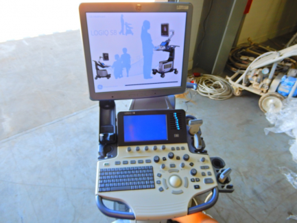 Zdjęcie przedmiotu: GE Ultrasound Korea ultrasound machine. Ltd. LOGIQ S8 R1 is R2 UPG