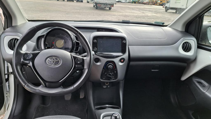 Zdjęcie przedmiotu: Toyota Aygo 1.0 E6 x-play Aut.