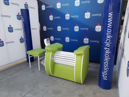 Zdjęcie przedmiotu: A cosmetic device used for massage with rotating roller equipped with an IR lamp supporting the effects of the STUDIO FIGURA Roll Shaper treatment