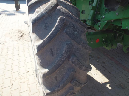 Zdjęcie przedmiotu: JOHN DEERE S690 S600 harvester + header JOHN DEERE model 635R with a header carriage
