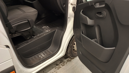 Zdjęcie przedmiotu: Renault Master FWD 2.3 dCi L3H1 Pack Clim S&S+E E6 3.5t