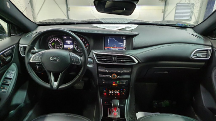 Zdjęcie przedmiotu: Infiniti QX30 16-20, 2.0t Luxe Tech AWD 7DCT