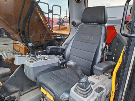 Zdjęcie przedmiotu: Гусеничний екскаватор JCB 220X + валкова головка GREENTEC UFKES FC 370 для обрізки дерев та кущів