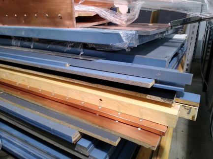 Zdjęcie przedmiotu: Wiosenne obniżki| Prowizja 0% A set of display cabinets (Two-door closed cabinet 1200x330x960mm - 4 pcs., Glass shelves 400x600 - 4 pcs., Glass shelves 1400x300 - 2 pcs.)