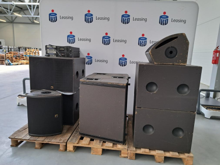 Zestaw sprzętu nagłośnieniowego firmy L-ACOUSTICS 