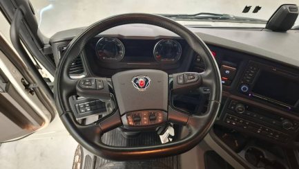Zdjęcie przedmiotu: SCANIA R460 Super E6 18.0t 4x2 NA Highline