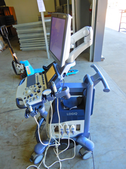 Zdjęcie przedmiotu: GE Ultrasound Korea ultrasound machine. Ltd. LOGIQ S8 R1 is R2 UPG