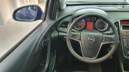 Zdjęcie przedmiotu: Opel Astra IV 1.6 CDTI Essentia Sports Tourer 12-16