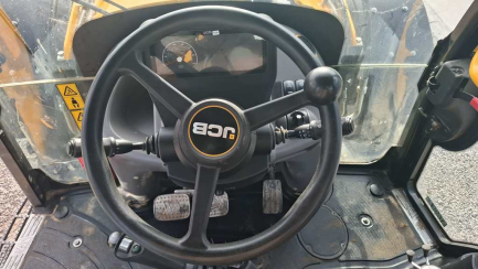 Zdjęcie przedmiotu: Екскаватор-навантажувач JCB 4CX