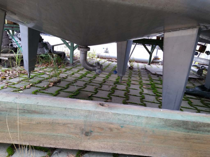 Zdjęcie przedmiotu: A line for the production of juices consisting of three units: sorting, grinding and squeezing juice as well as juice packaging and packing.