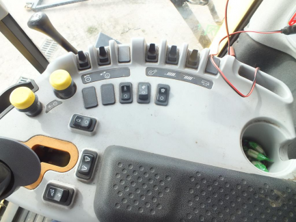 Zdjęcie przedmiotu: Kombajn zbożowy NEW HOLLAND TC 5.80 479 + header NEW HOLLAND 17 + w&oacute;zek