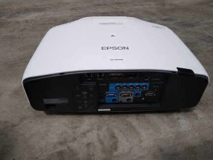 Zdjęcie przedmiotu: EPSON EB- G7000W projector