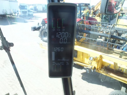 Zdjęcie przedmiotu: JOHN DEERE S690 S600 harvester + header JOHN DEERE model 635R with a header carriage