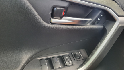 Zdjęcie przedmiotu: Toyota RAV4 2.5 Hybrid Executive 4x4