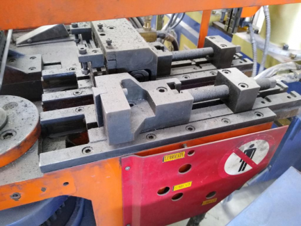 Zdjęcie przedmiotu: Jiangsu Hefeng Mechanical Making Co., Ltd. (China) DW50NC. Hydraulic bending machine