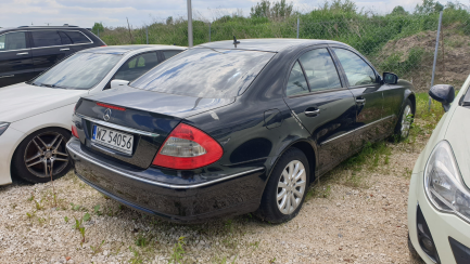 Zdjęcie przedmiotu: Пропозиція на сміття седана Mercedes-Benz E