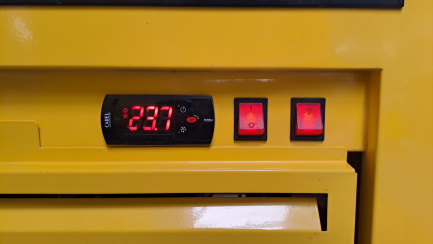 Zdjęcie przedmiotu: Szafa Chłodnicza SCH-SR1600 + Półki Gęste + Malowanie Ral 1021 Żółty Kadmowy Połysk