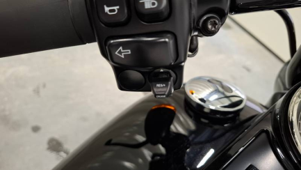 Zdjęcie przedmiotu: Harley Davidson Road King Special