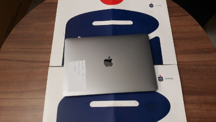 Zdjęcie przedmiotu: Ноутбук Apple MacBook Pro 13-дюймовий 2,3 ГГц двоядерний i5, RAM 8 ГБ, 256 ГБ Intel Iris Plus Graphics 640 Space Grey