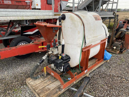 Zdjęcie przedmiotu: Ditch Witch JT520 horizontal drilling rig with the FT5 blasting system