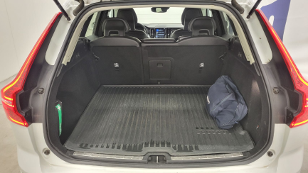 Zdjęcie przedmiotu: Volvo XC60 D4 SCR AWD Momentum aut