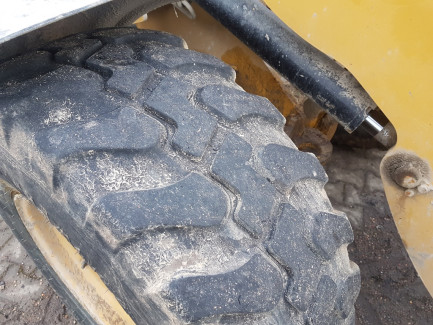 Zdjęcie przedmiotu: Ładowarka kołowa CATERPILLAR 908H2