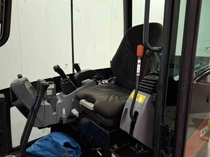 Zdjęcie przedmiotu: Minikoparka KUBOTA KX019-4