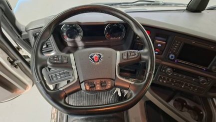 Zdjęcie przedmiotu: SCANIA R460 Super E6 18.0t 4x2 NA Highline