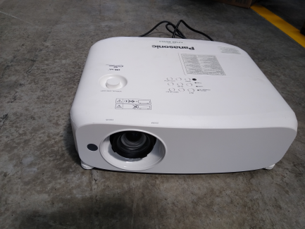 Zdjęcie przedmiotu: PANASONIC PT-VZ580 projector
