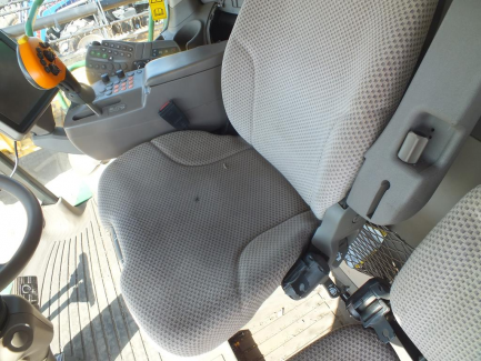 Zdjęcie przedmiotu: JOHN DEERE S690 S600 harvester + header JOHN DEERE model 635R with a header carriage