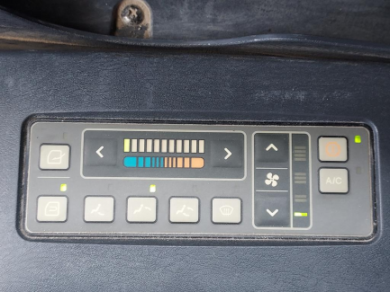 Zdjęcie przedmiotu: Crawler excavator Hyundai ROBEX 210 LC-9