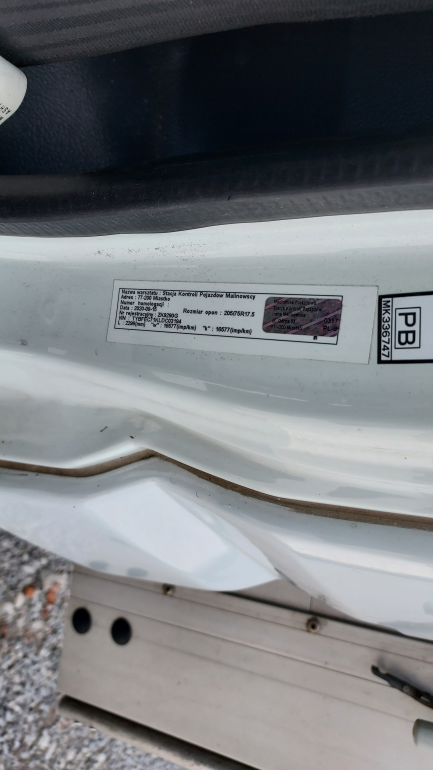 Zdjęcie przedmiotu: Mitsubishi Canter Fuso 7C18 E6 7.5t