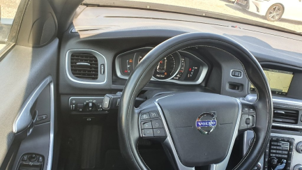 Zdjęcie przedmiotu: Volvo V60 T2 momentum aut
