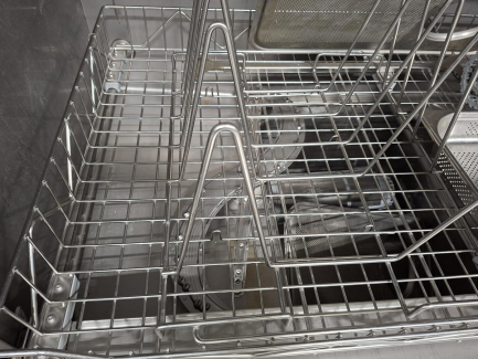 Zdjęcie przedmiotu: WINTERHALTER UF-XL hood type commercial dishwasher
