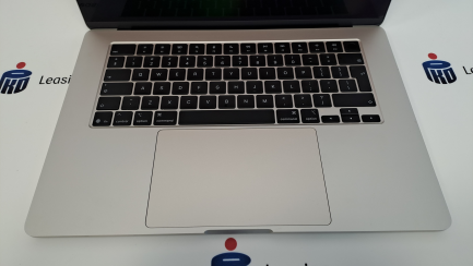 Zdjęcie przedmiotu: Ноутбук/лаптоп Apple MacBook Air 15.3: M4 10/10, 24 ГБ, 512 ГБ - Місячне сяйво