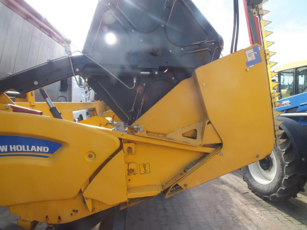 Zdjęcie przedmiotu: Kombajn zbożowy NEW HOLLAND TC 5.80 479 + header NEW HOLLAND 17 + w&oacute;zek