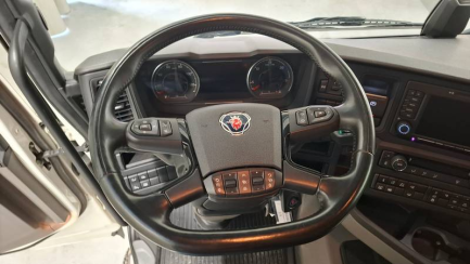 Zdjęcie przedmiotu: SCANIA R460 Super E6 18.0t 4x2 NA Highline