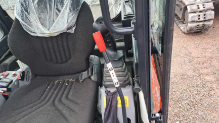 Zdjęcie przedmiotu: KUBOTA KX030-4 crawler mini excavator with attachments