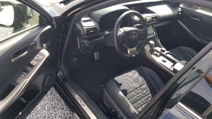 Zdjęcie przedmiotu: Lexus IS300h Elegance
