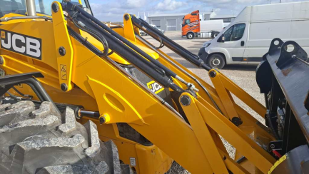 Zdjęcie przedmiotu: Екскаватор-навантажувач JCB 4CX