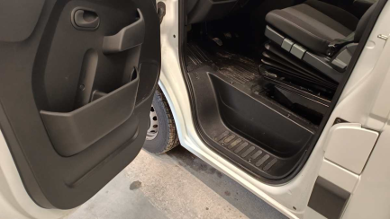 Zdjęcie przedmiotu: Renault Master FWD 2.3 dCi E6 3.5t L3H1 Extra S&S+E