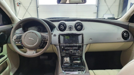 Zdjęcie przedmiotu: JAGUAR, XJ 15-, 3.0 D V6 Premium Luxury