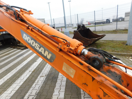 Zdjęcie przedmiotu: DOOSAN DX530LC-3 tracked excavator