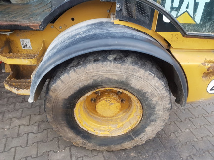 Zdjęcie przedmiotu: Ładowarka kołowa CATERPILLAR 908H2