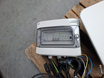 Zdjęcie przedmiotu: ELEMENTY INSTALACJI FOTOWOLTAICZNEJ O MOCY 26,32 kWp