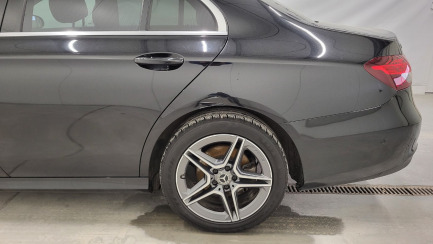 Zdjęcie przedmiotu: Mercedes-Benz E 220 d 4-Matic AMG/Avantgarde