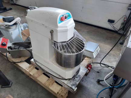 Zdjęcie przedmiotu: PROMOTION GASTRONOMY Set of gastronomic equipment (SW-1S kitchen scale, FCM 786100 spiral mixer, Chopper, Unox Cheftop convection steam oven with a hood, Mijar King E water softener, Stalgast IP2 fryer, Ma-Ga TC123 meat grinder)