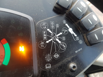 Zdjęcie przedmiotu: Ładowarka kołowa CATERPILLAR 908H2