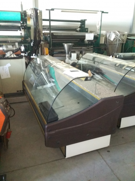 Gastronomic equipment (counters, refrigerated display cabinets, meat grinders, slicers)