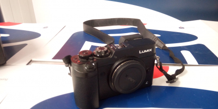 Zdjęcie przedmiotu: PANASONIC LUMIX DMC-GX8 digital camera + Panasonic Lumix G 25mm f1.7 lens + Qudralite Stroboss 36 Olympus / Panasonic + Tripod Manfrotto Compact Action